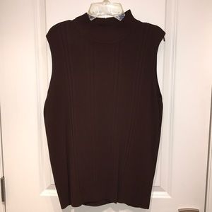Dressbarn sleevlesss Turtle neck shell